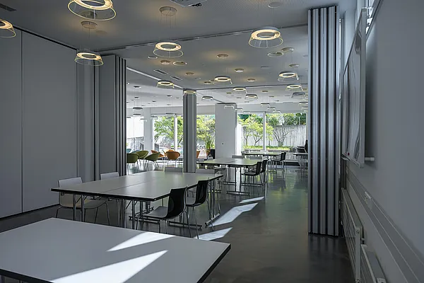 Q4 AG - Conference Center