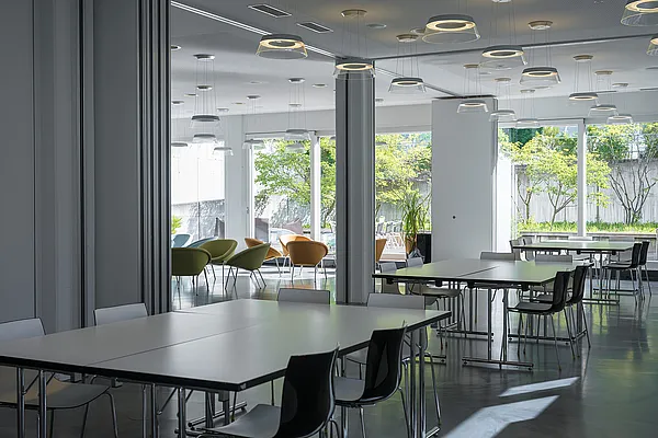 Q4 AG - Conference Center