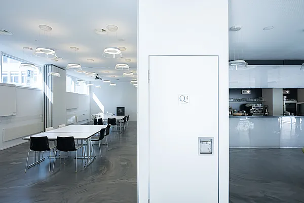 Q4 AG - Conference Center